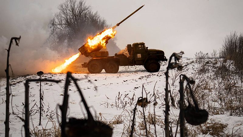 Ucrania pasa a ser el tercer importador mundial de armas y EE.UU. lidera la exportación tras un año de guerra