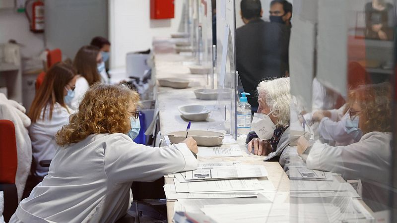 El Defensor del Pueblo denuncia demoras de "varios días" y "hasta semanas" en Atención Primaria por falta de sanitarios