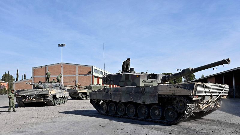 España enseña a 55 soldados ucranianos a manejar los tanques Leopard en Zaragoza
