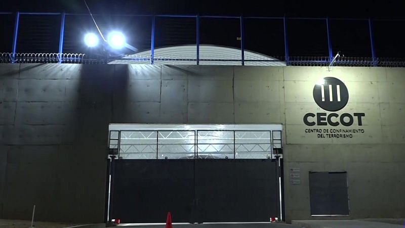 El Salvador defiende su polémica macrocárcel: "Es el monumento más grande de este país a la justicia"