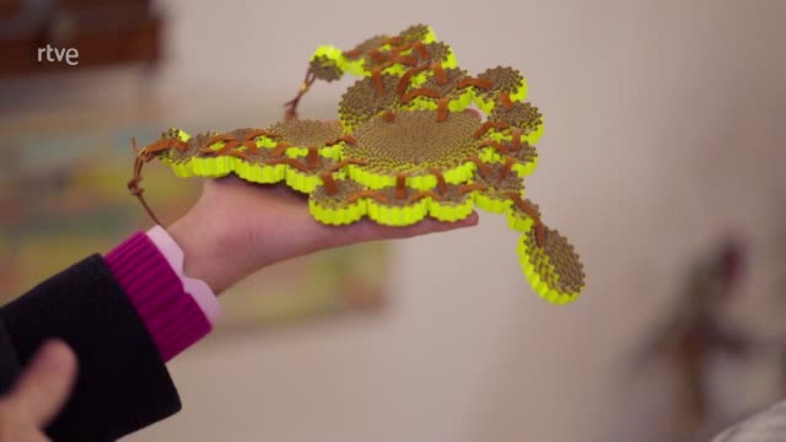 Fet a mà - Làmpades fetes de cartró - Veure ara