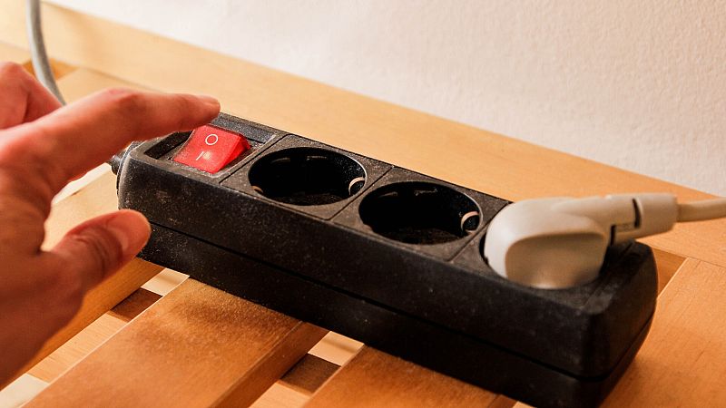 La luz baja este jueves un 34%, hasta 87,63 euros/MWh