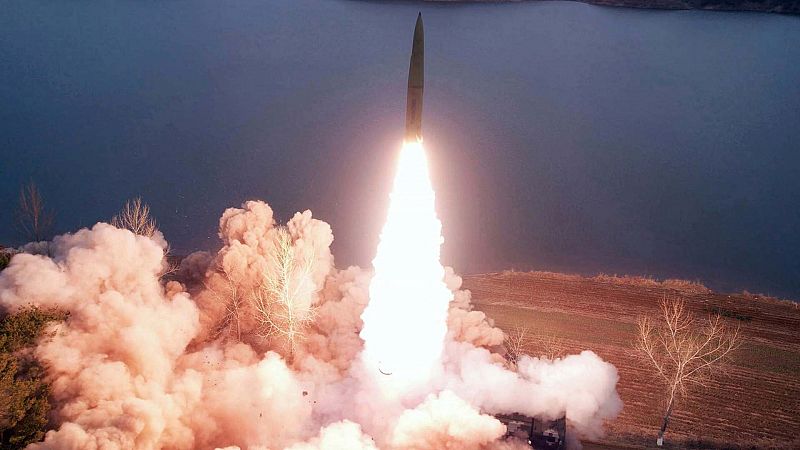 Corea del Norte lanza un misil balístico intercontinental horas antes de la reunión entre Corea del Sur y Japón