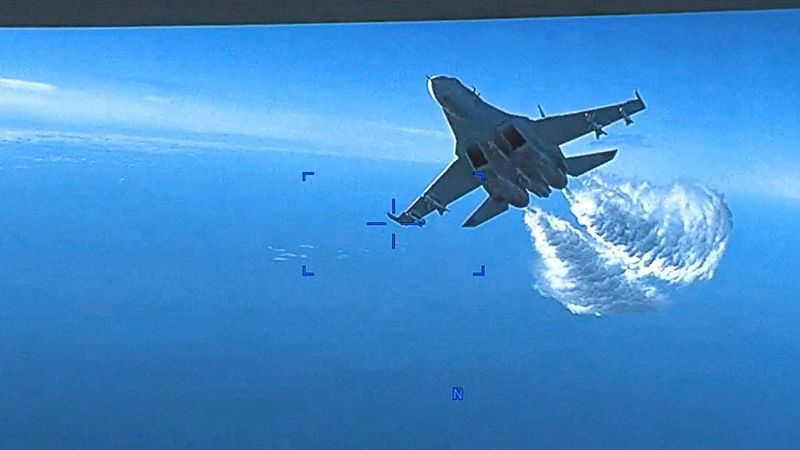 EE.UU. publica imágenes del derribo de su dron en el Mar Negro: así fue la maniobra del caza ruso