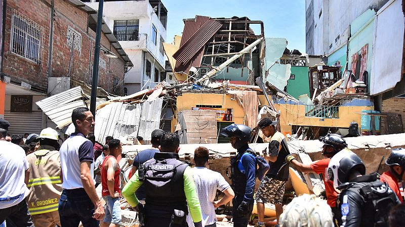 Al menos 14 muertos en Ecuador y uno en Perú por un terremoto en la zona costera ecuatoriana