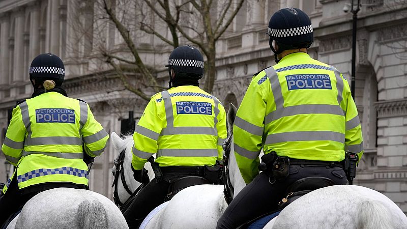Un informe alerta de casos "generalizados" de acoso, racismo, homofobia y misoginia en la Policía de Londres