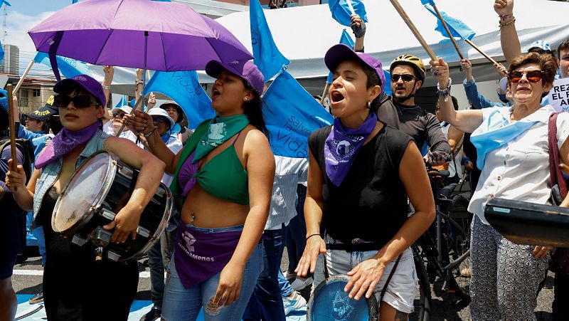 El histórico caso de Beatriz contra El Salvador pone contra las cuerdas a un país que ya no puede dar la espalda al aborto