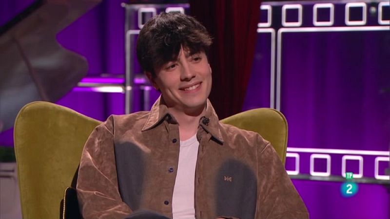 Javi Guijarro, el dissenyador de 22 anys, que ha vestit a Karol G i Shakira