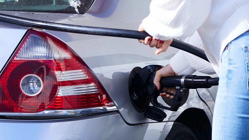 El precio de la gasolina baja un 0,5% y el diésel cae a niveles de finales de febrero de 2022