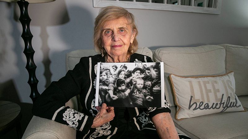 Tova, la superviviente del Holocausto de 85 años que usa TikTok para combatir el antisemitismo