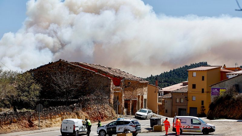 Incertidumbre entre los vecinos de Castelln: "Hay peligro de que vuelva el fuego y queme lo poco que nos queda"
