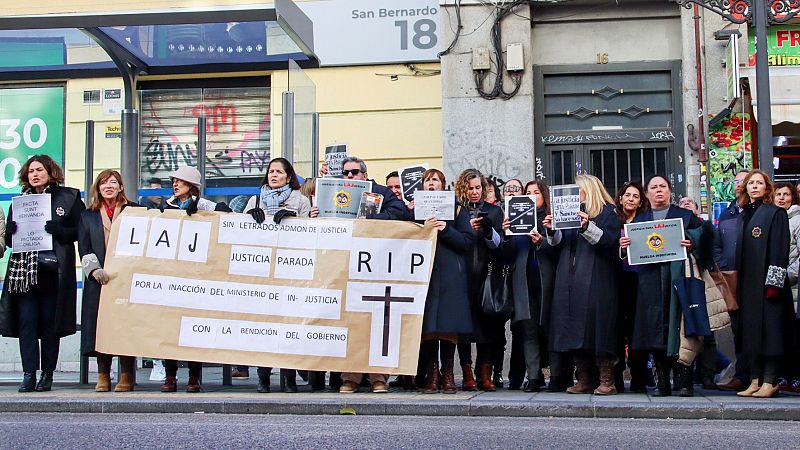 Los letrados de Justicia firman el acuerdo con el Gobierno y ponen fin a una huelga de más de dos meses