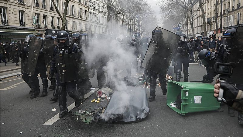 Más de 200 detenidos y 175 policías heridos en Francia tras una nueva jornada de protestas contra la reforma de Macron