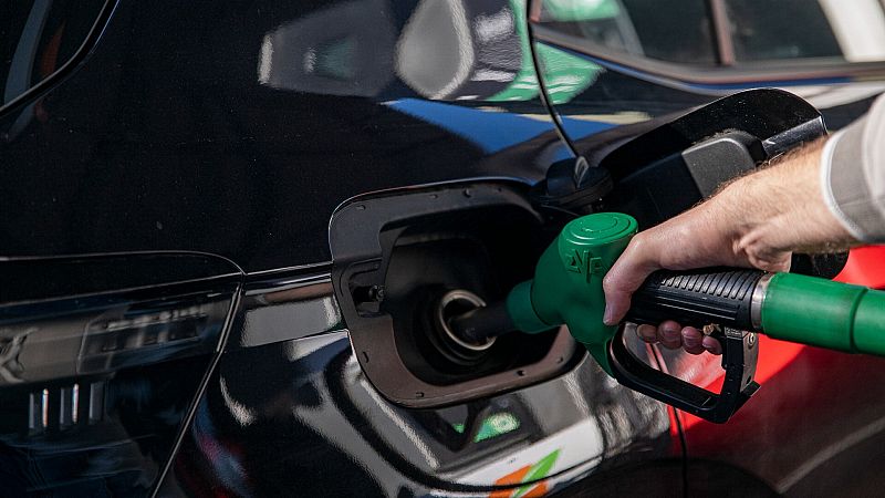 Los combustibles caen a las puertas de Semana Santa: la gasolina baja un 0,5% y el diésel, un 1,6%
