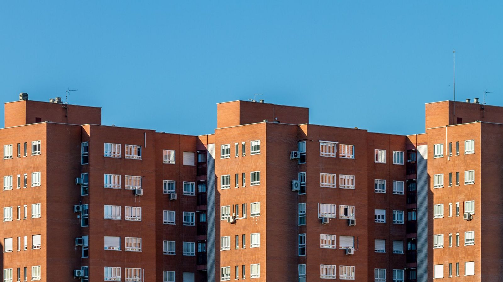 El euríbor a 12 meses, principal índice hipotecario en España, cierra en el 3,65% en marzo, encareciendo las hipotecas variables en unos 300 euros al mes.