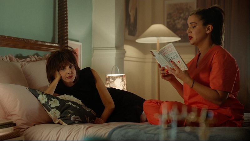 Marta González de Vega: "Todos llevamos dentro a Caperucita... ¡y a la loba!"