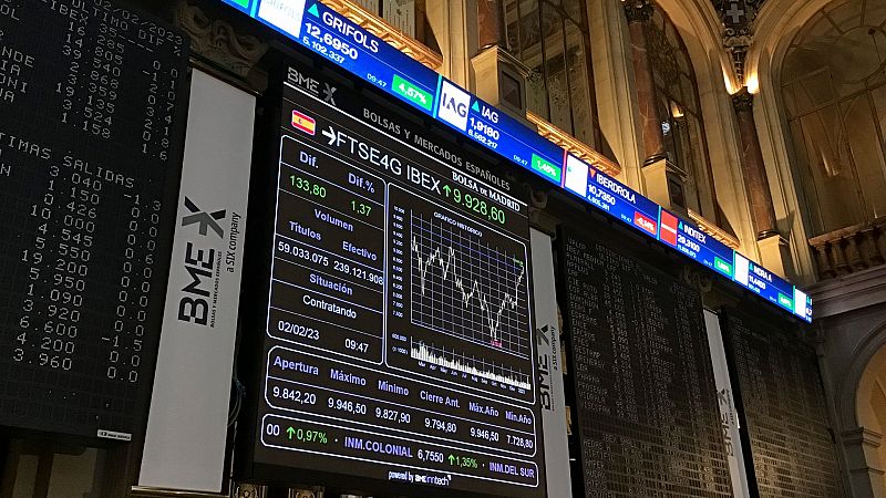 El IBEX 35 sube un 12,19% en el primer trimestre del año, aunque cae un 1,7% en marzo por las turbulencias bancarias