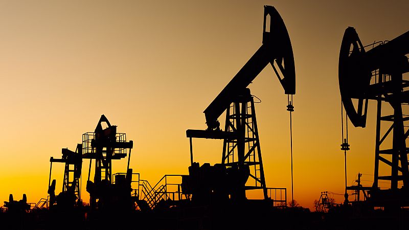 Los países árabes de la OPEP anuncian un recorte "voluntario" de producción de petróleo