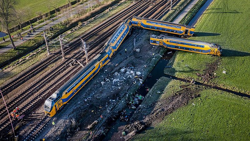 Al menos un muerto y 30 heridos por el descarrilamiento de un tren en Países Bajos