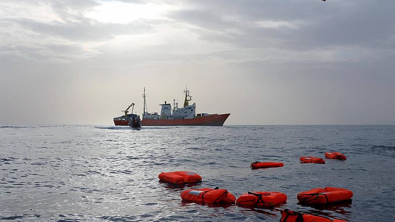MSF rescata a 440 migrantes de una barca en el Mediterráneo central en la que viajaban 500 personas