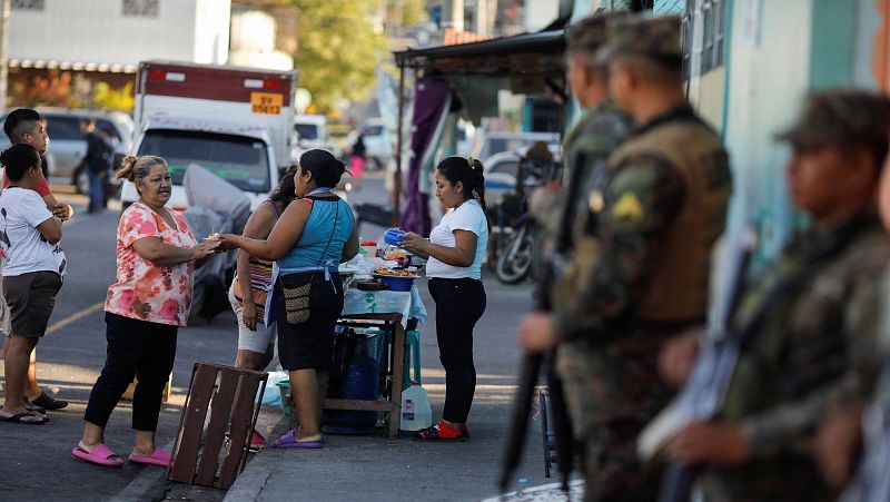 Entre la incertidumbre y la tranquilidad en las zonas liberadas en El Salvador: "Hablar a un militar ya era un riesgo"