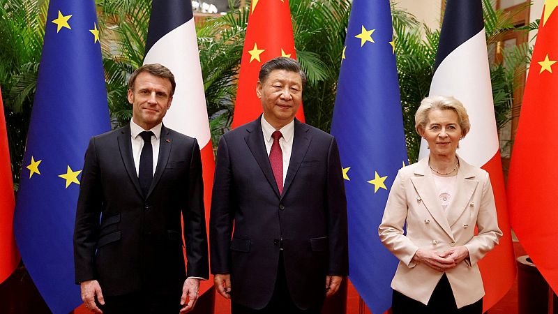 China pide una actitud "razonable" que evite que la guerra empeore y Macron le insta a "hacer entrar en razón a Rusia"