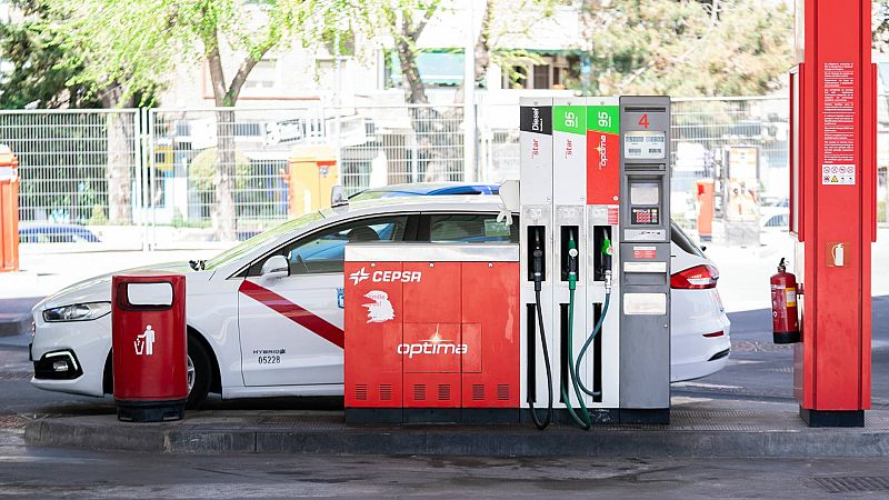 El diésel baja un 1% en Semana Santa, mientras la gasolina rompe la tendencia y sube un 0,21%