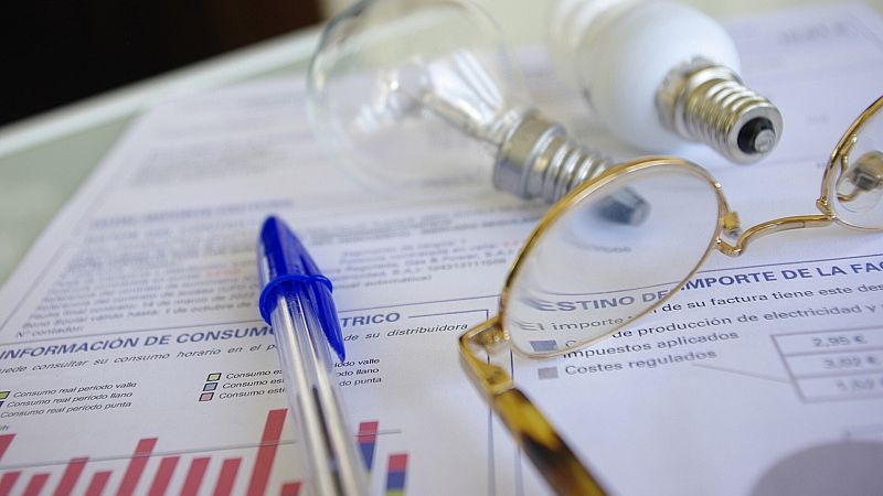 El precio de la luz sube un 4,1 % hasta los 86,62 euros/MWh este sábado