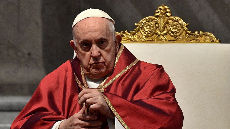 El papa Francisco, ausente en un Vía Crucis con la guerra de Ucrania de nuevo presente