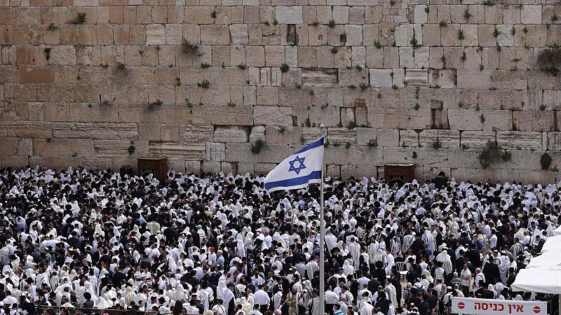 Un nuevo encierro en la mezquita de Al Aqsa eleva la tensión entre israelíes y palestinos