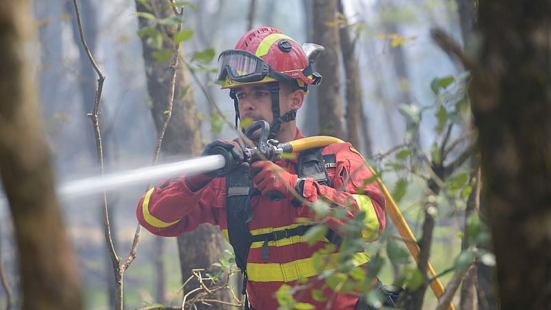 Estabilizado el incendio de Las Regueras, en Asturias, donde todavía continúan activos otros 20 fuegos