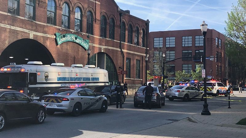 Al menos cinco muertos en un tiroteo en un banco de Louisville, Kentucky