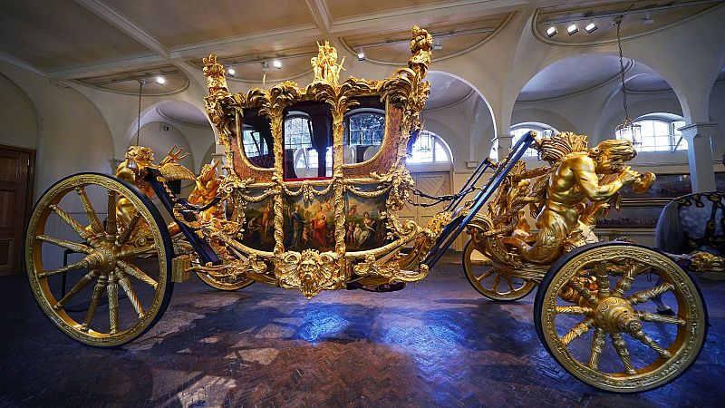 Carlos III romperá con la tradición y viajará en una carroza más moderna el día de su coronación
