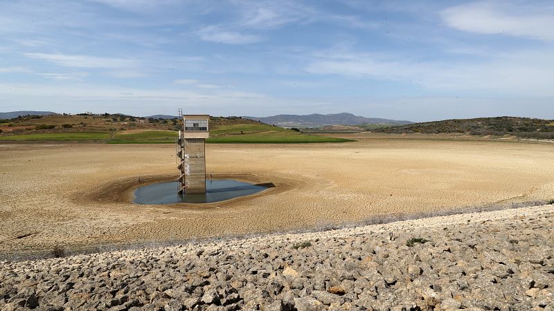 Más concienciados y menos malgasto, pero mismas sequías: la falta de lluvia vuelve a limitar el uso de agua