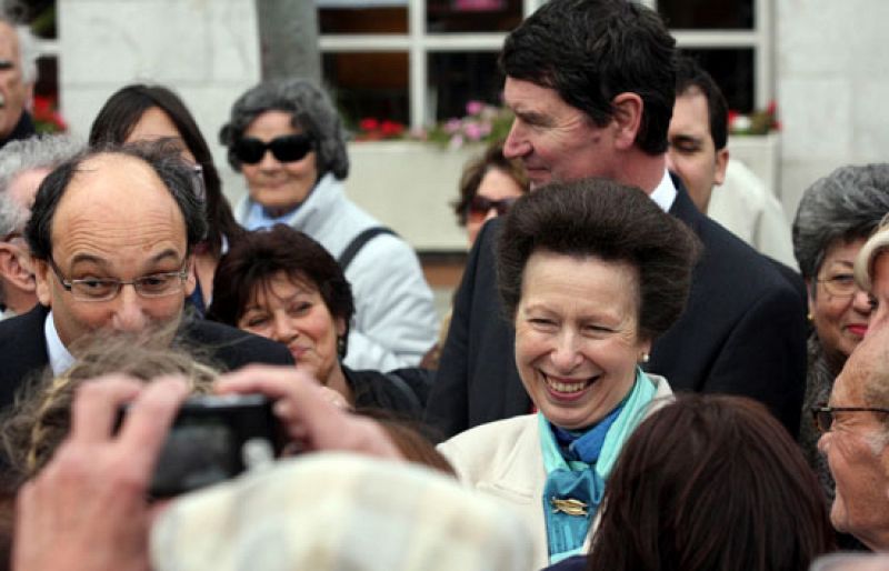 Moratinos expresa su indignación al Gobierno británico por la visita de la princesa Ana a Gibraltar