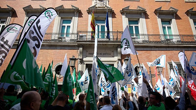 Los funcionarios de Justicia comienzan su huelga indefinida para reclamar una subida salarial