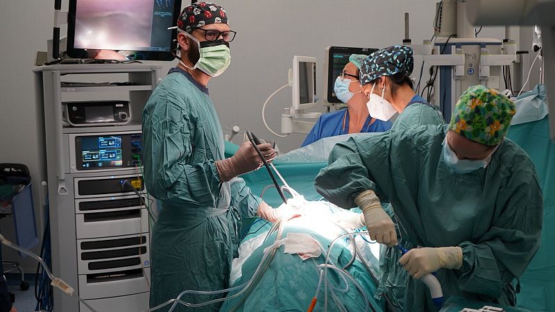 Vall d'Hebron realitza el primer trasplantament de pulmó totalment robòtic del món