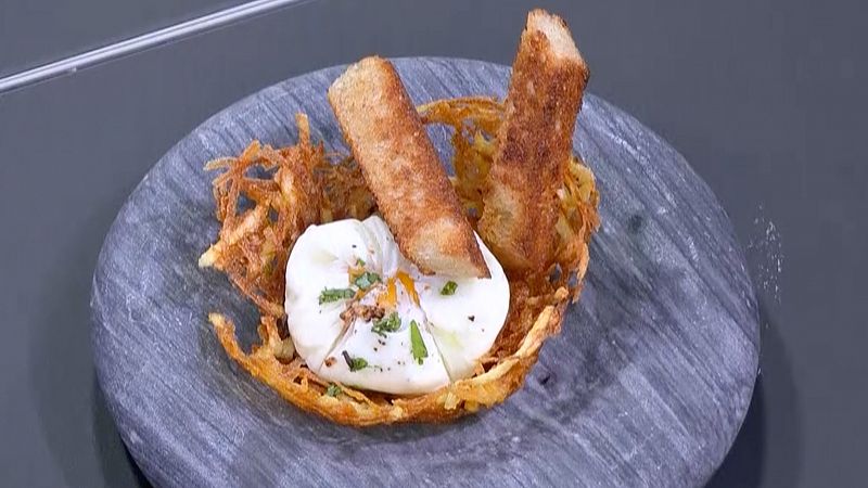 Receta de nido de patatas ib�rico con huevo poch� de Camino