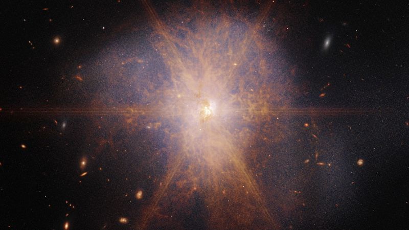 Arp 220, "un faro en medio de un mar de galaxias" captado por el telescopio espacial James Webb