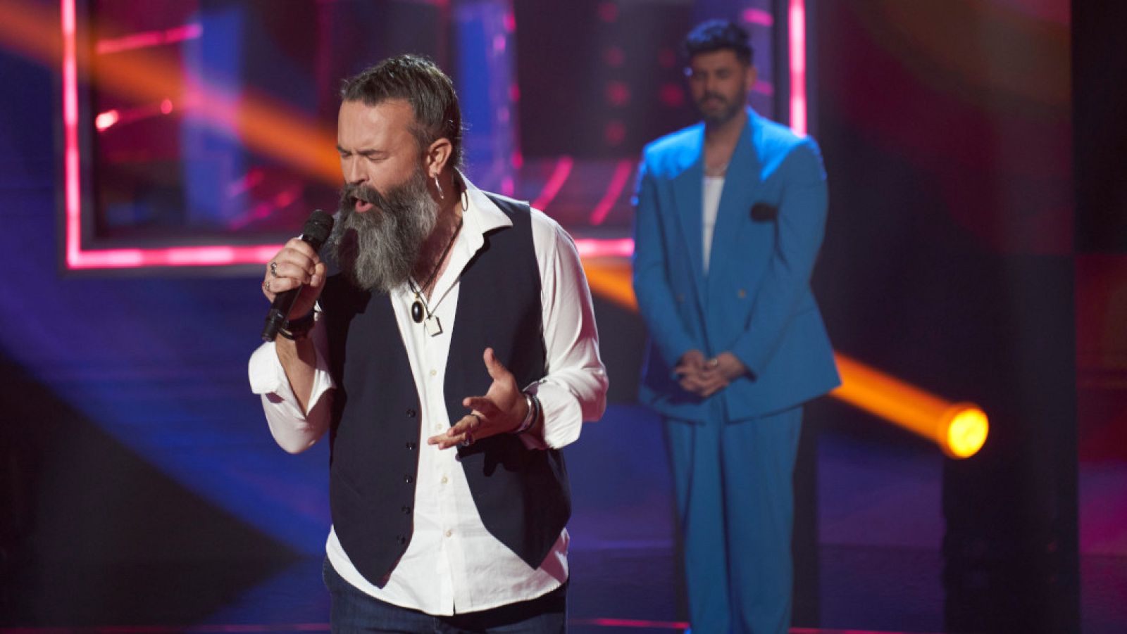 José Luis Jaén versiona 'Procuro olvidarte'