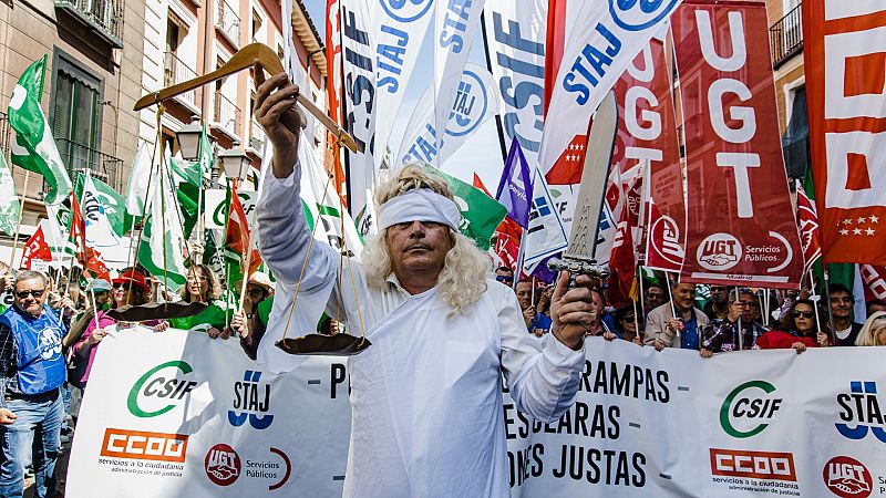 Miles de funcionarios de Justicia se manifiestan para exigir una "propuesta razonable" para poner fin a la huelga