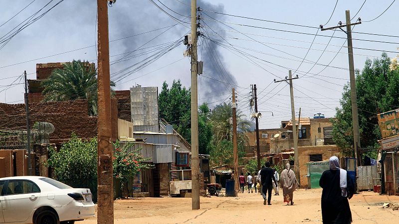 El Ejército y las milicias de la FAR vuelven a vulnerar el alto el fuego por segundo día en Sudán