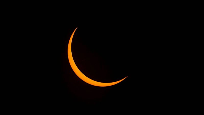 Un raro eclipse solar híbrido oscurece la ciudad australiana de Exmouth