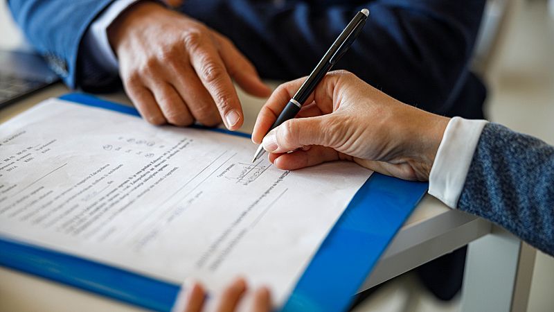 La "injusticia" de no tener derecho al olvido oncológico: "Nos castigan toda la vida por haber pasado por un cáncer"