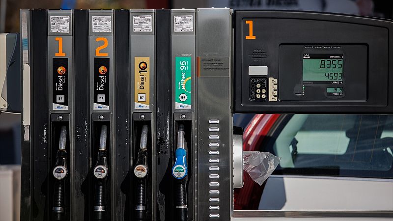 La gasolina repunta un 0,67% mientras que el diésel se mantiene a la baja y cae un 0,26%