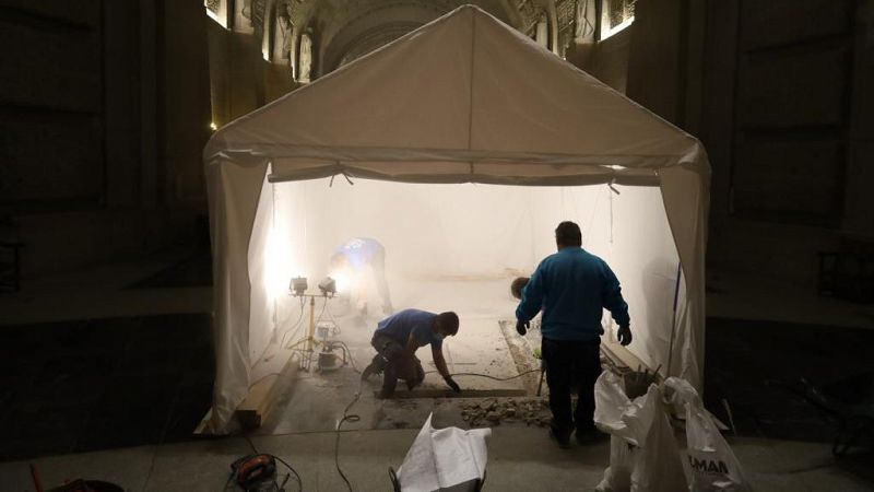 Primo de Rivera es exhumado del Valle de Cuelgamuros y entierran sus restos en el cementerio de San Isidro