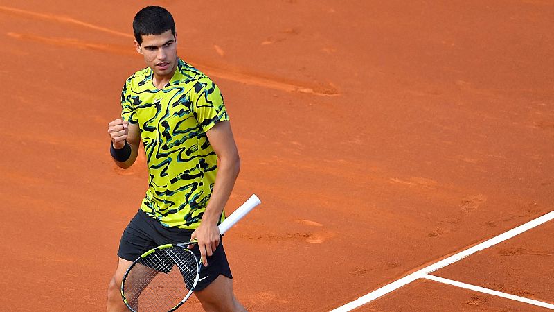 Carlos Alcaraz vuelve a la final del Conde de Godó tras ganar a Daniel Evans