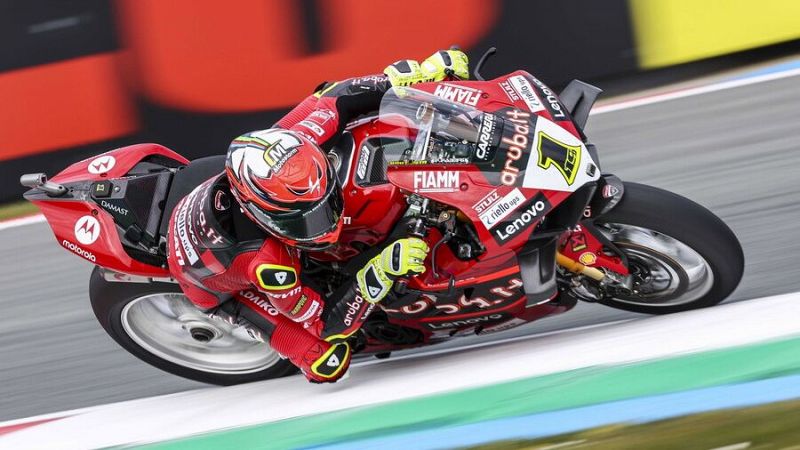 El español Álvaro Bautista gana la carrera 1 en Assen