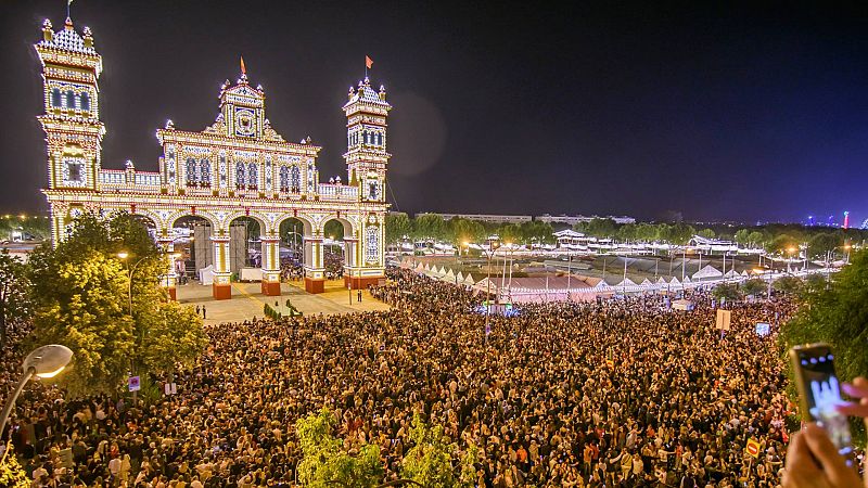 212.000 bombillas alumbran ya el recinto ferial de Sevilla