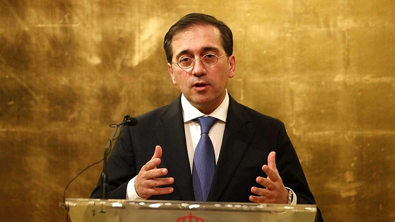 Albares celebra el éxito de la evacuación de los españoles de Sudán que califica de "extremadamente delicada"